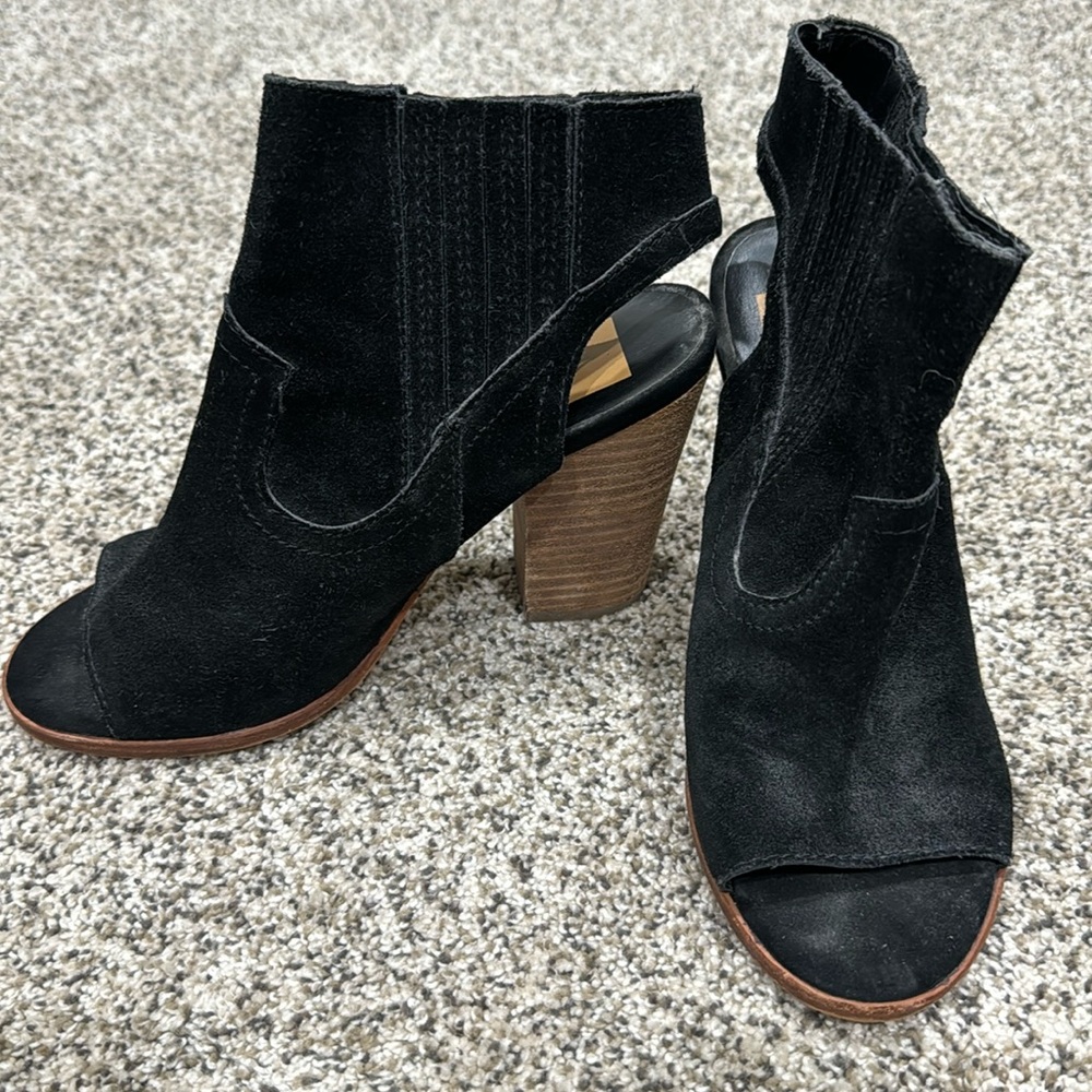 Black comfy heels